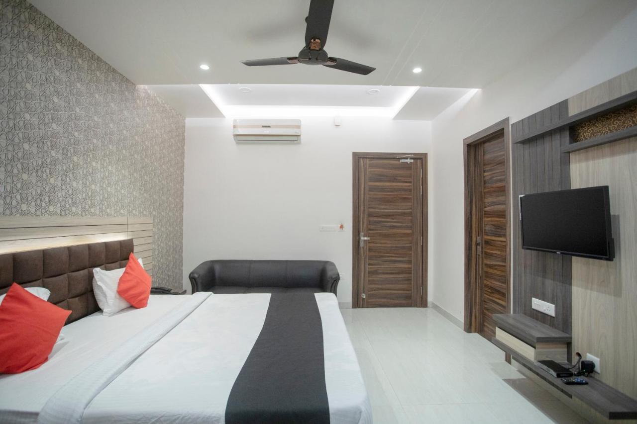 Capital O 69415 Green View Resort Alīgarh エクステリア 写真